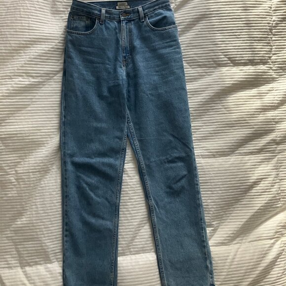 L.L.Bean Women's Ultra High-Rise Relaxed Tapered-Leg Double L Jeans - Picture 1 of 4